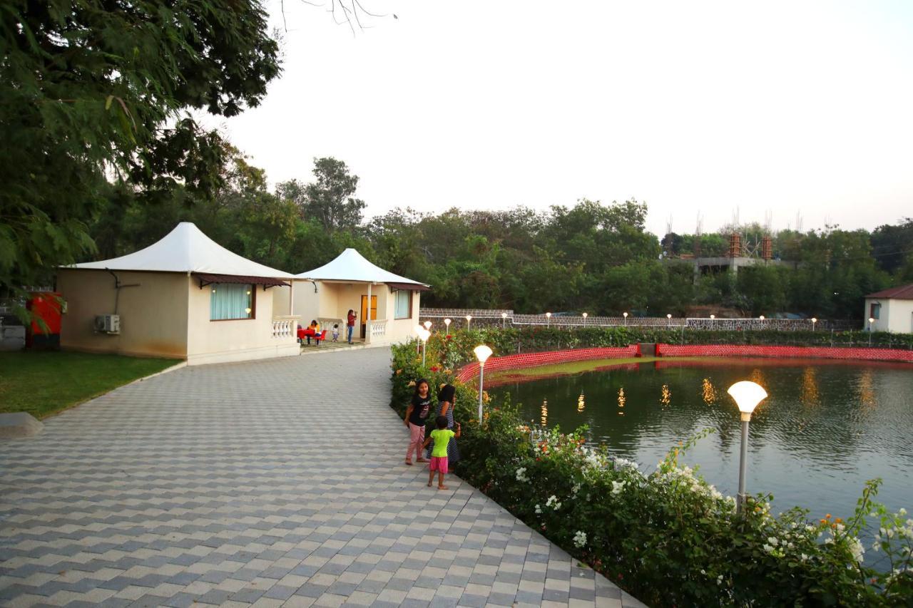 Maharaja The Royal Resort Thane Eksteriør billede